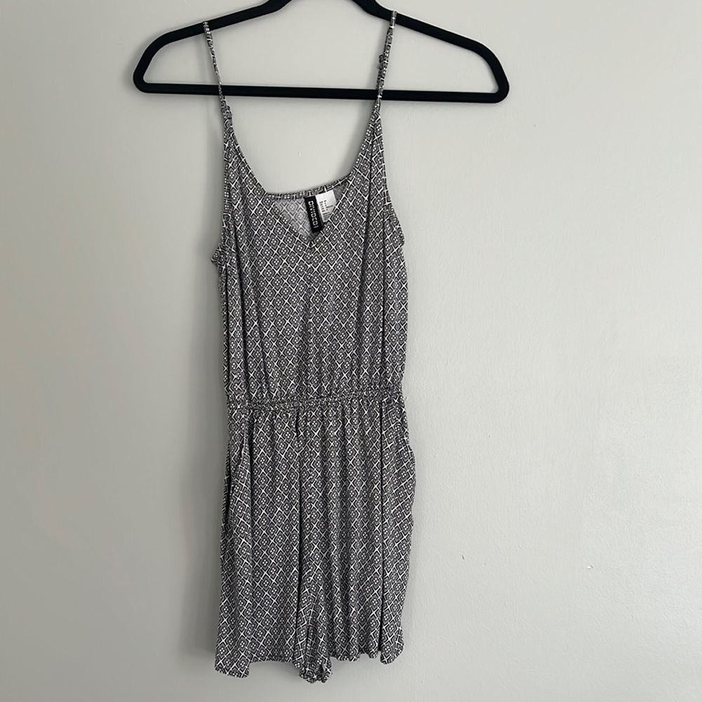 Black and white romper with pockets